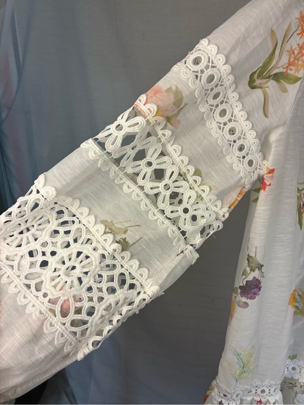 NWT Beautiful Floral Gauze and Lace Dress Flower Buttons S - Picture 4 of 13